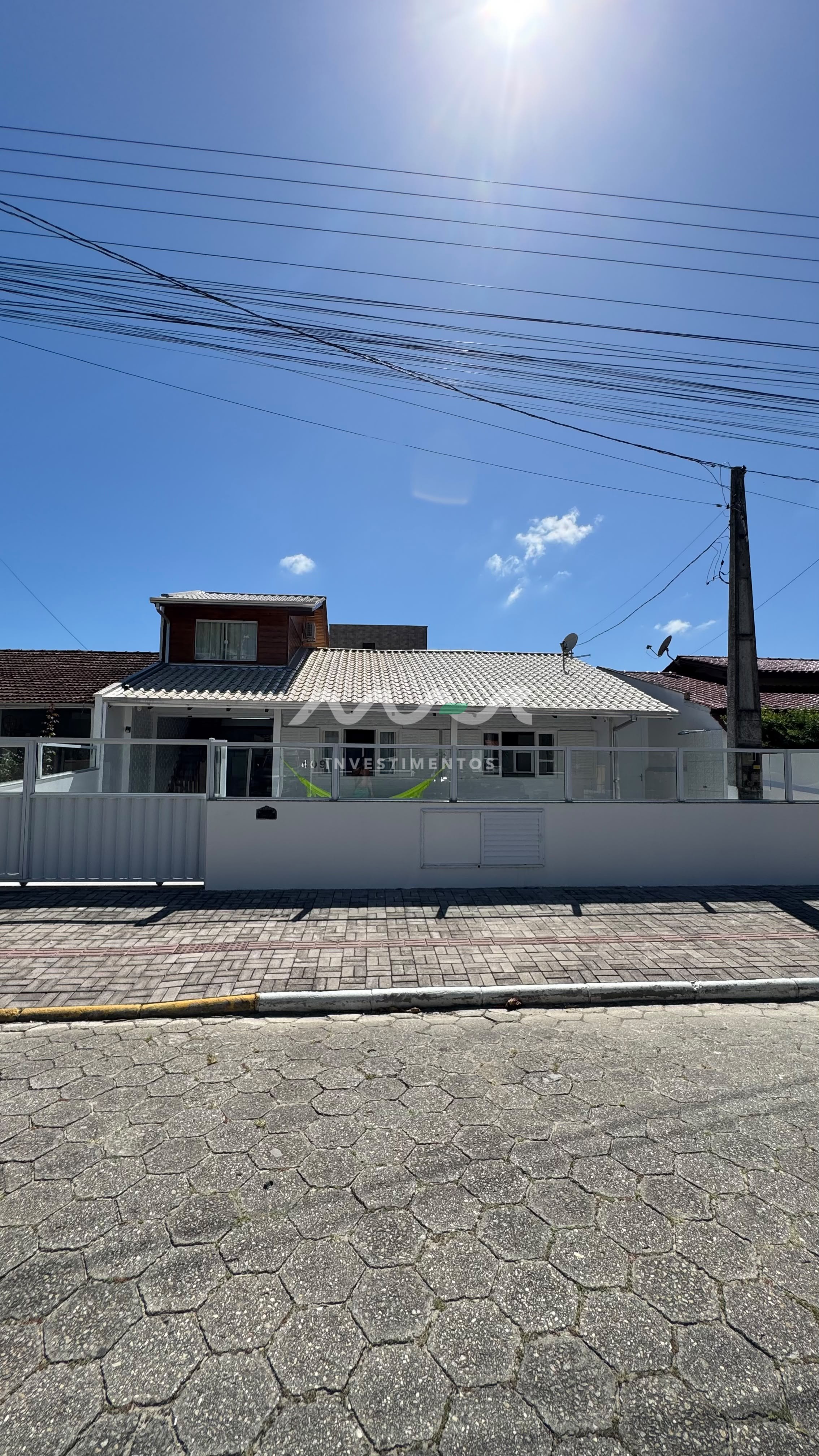 CASA MOBILIADA À VENDA | ZIMBROS – BOMBINHAS/SC